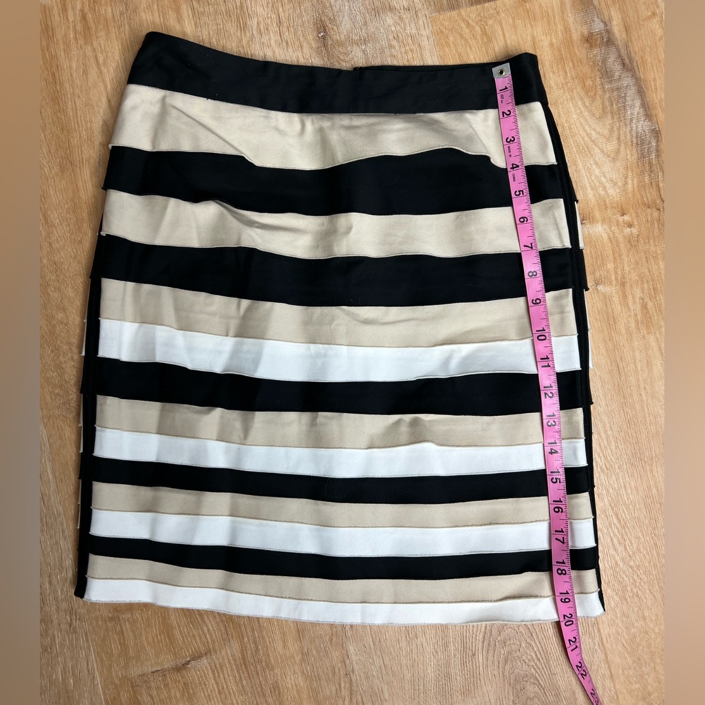 White House Black Market skirt. Tiered black, white, tan. Size 4. Zip back. - Picture 3 of 7